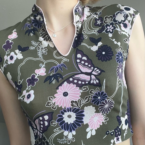 butterfly crop top - Picture 3 of 4